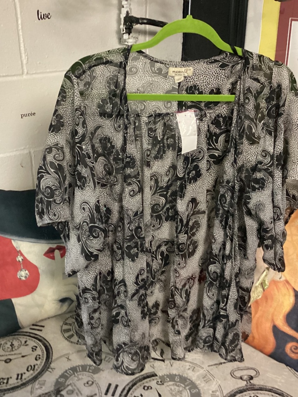 ONE WORLD Mint Paisley  free sleeve  Top size 3 x